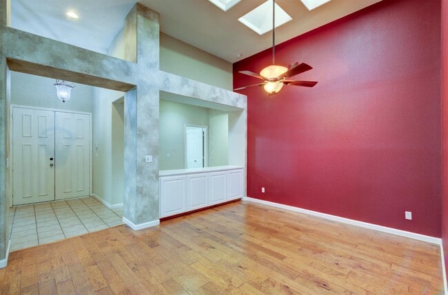 Building Photo - 2636 E Houston Ave