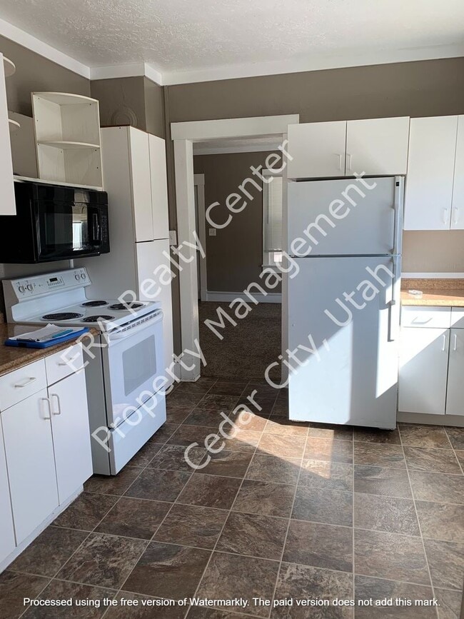Building Photo - 431 N 300 W