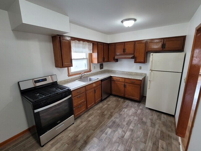 Building Photo - 1453 72nd St