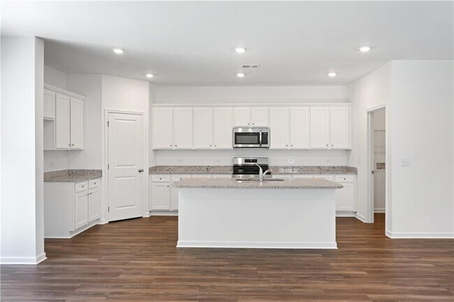 Building Photo - 702 Evergreen Rd