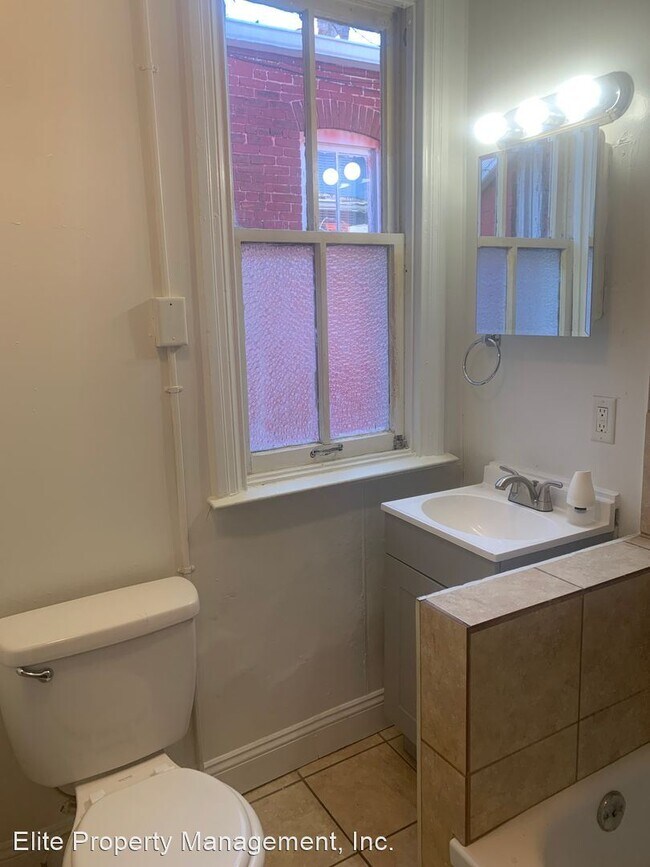 Building Photo - 3 br, 1 bath House - 649 W. Princess St., ...