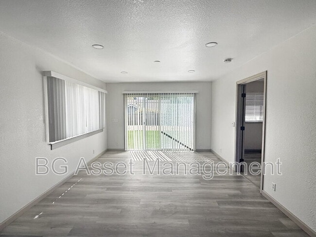 Building Photo - 6524 Miles Ln