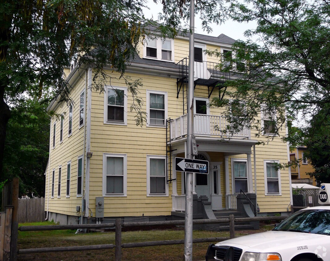 Building Photo - 35 Harvey St