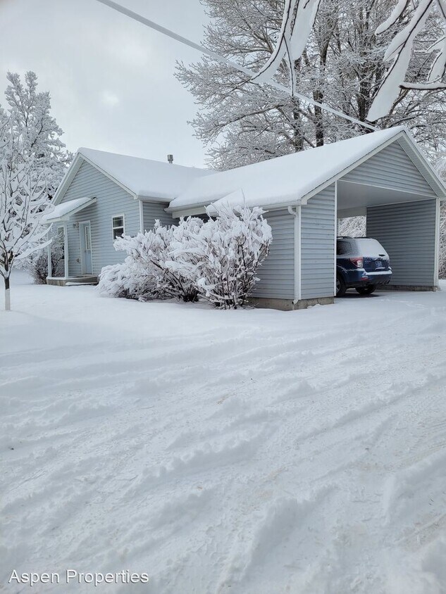 Primary Photo - 2 br, 1.5 bath House - 511 PERKINS PL