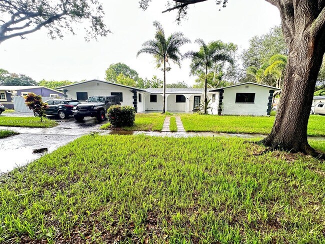 Foto del edificio - 4661 NW 4th St