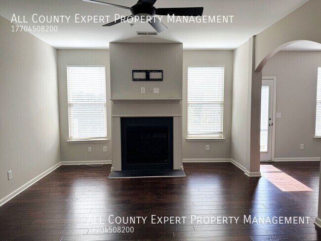 Foto del edificio - 3522 Village Enclave Ln