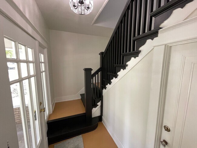 Foto del edificio - 1320-1322 Main Street Duplex
