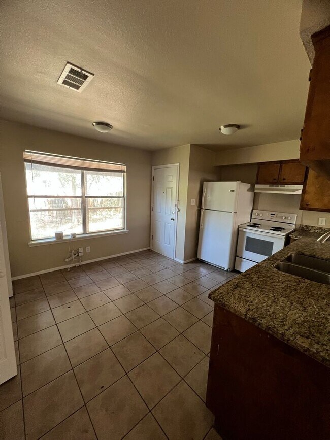 Building Photo - Andrews Properties3 (3310 Dunliegh Dr)
