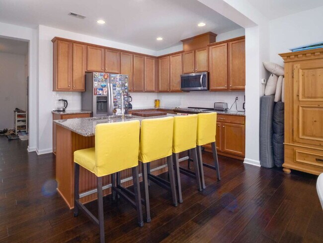 Foto del edificio - "Exquisite  2-Bed Townhouse with 2.5 Baths in Prime Charlotte Location – 1,531 Sq Ft of Comfort!"