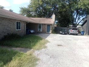 Building Photo - 601 Thelma Dr