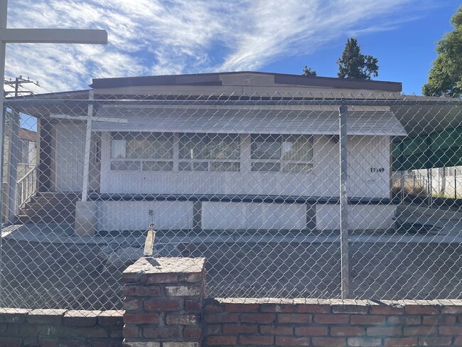 8ft fence - 17149 Chico Dr