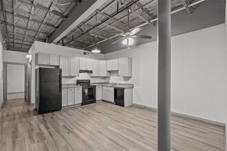 Building Photo - 612 W Texas Ave