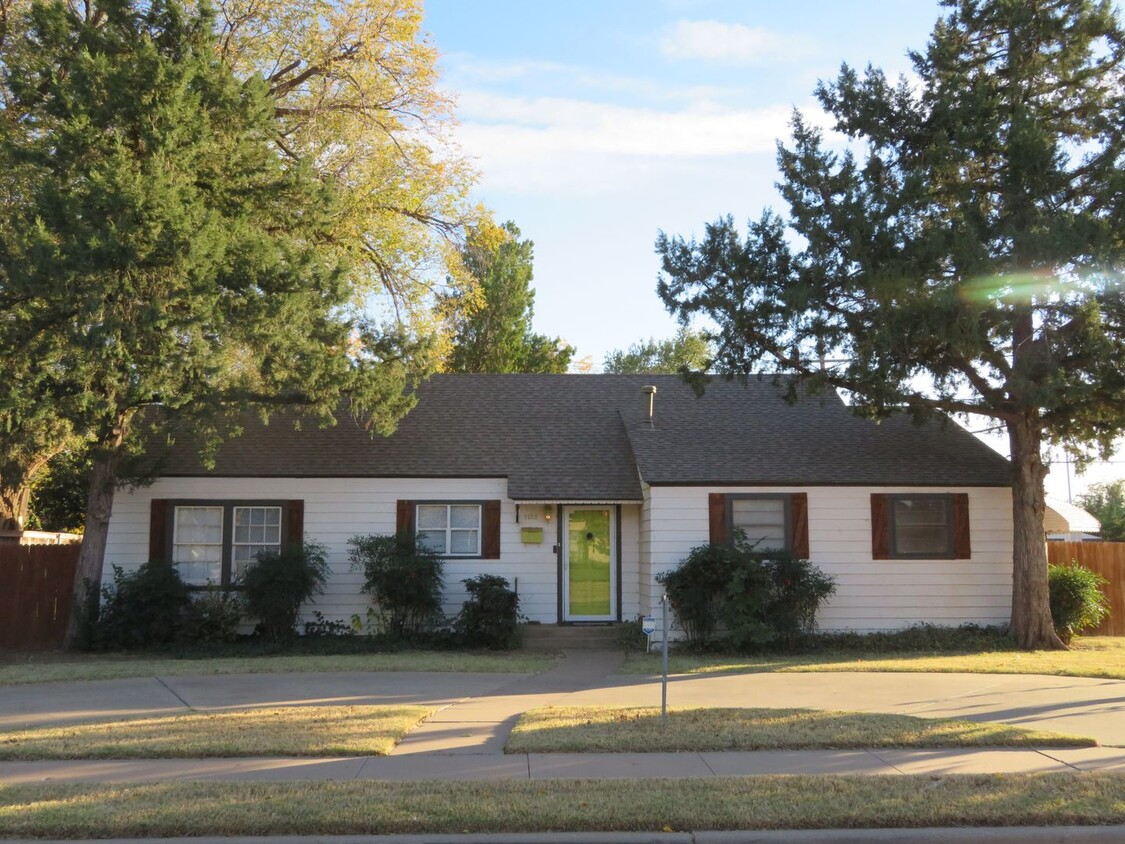 Primary Photo - Cute house close to Texas Tech campus.