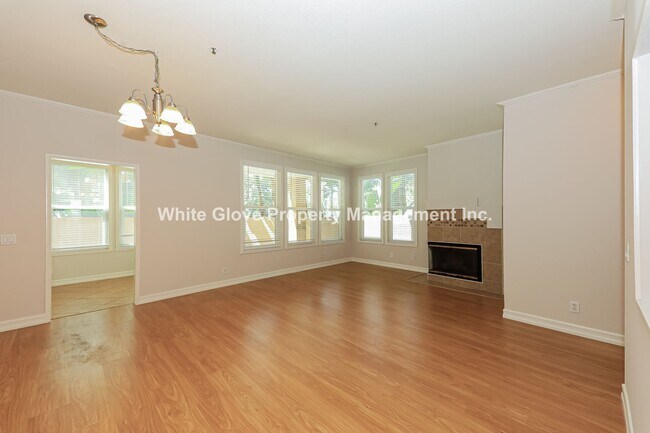 Foto del edificio - Wonderful 3 bedroom Northwood Condo