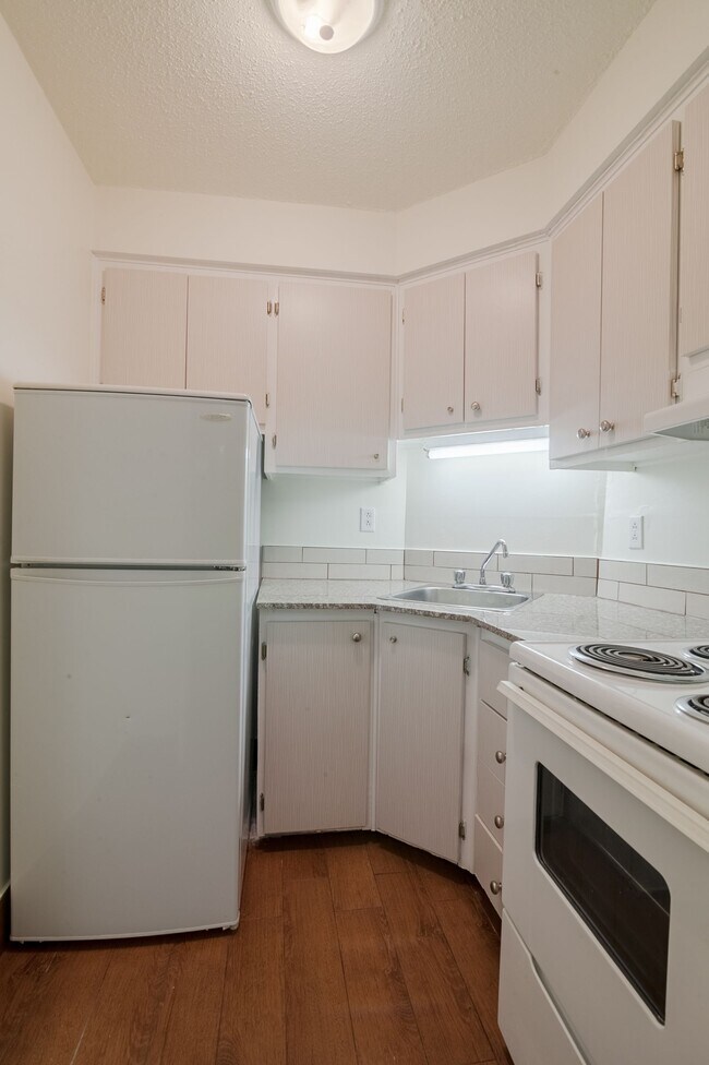 Building Photo - 2285 Rue St Mathieu