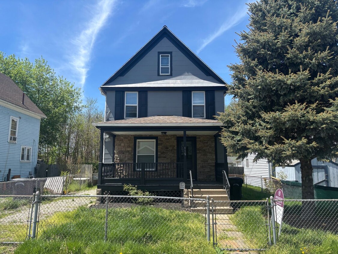 Primary Photo - Charming 3-Bedroom Property in Prime Location