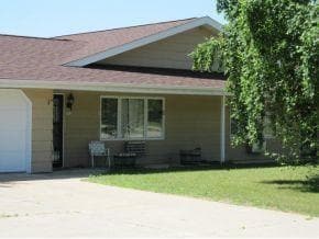 Building Photo - 300 E Green Meadow Dr