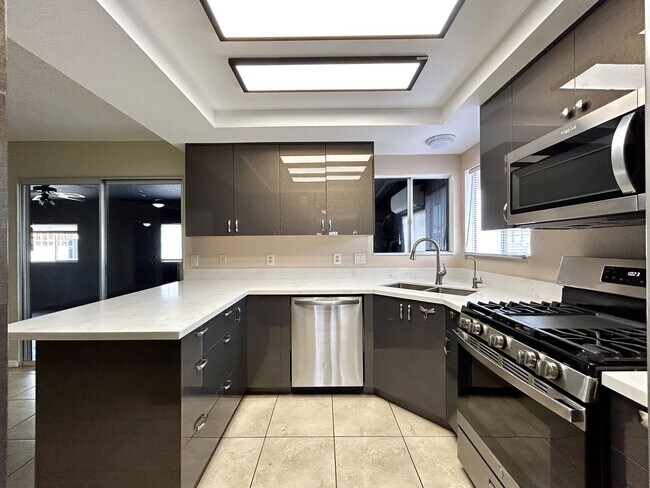 Foto del edificio - AVAILABLE NOW!!! !! UNFURNISHED 3 Bedroom 2 Bath Pool Home in Desert Hot Springs!