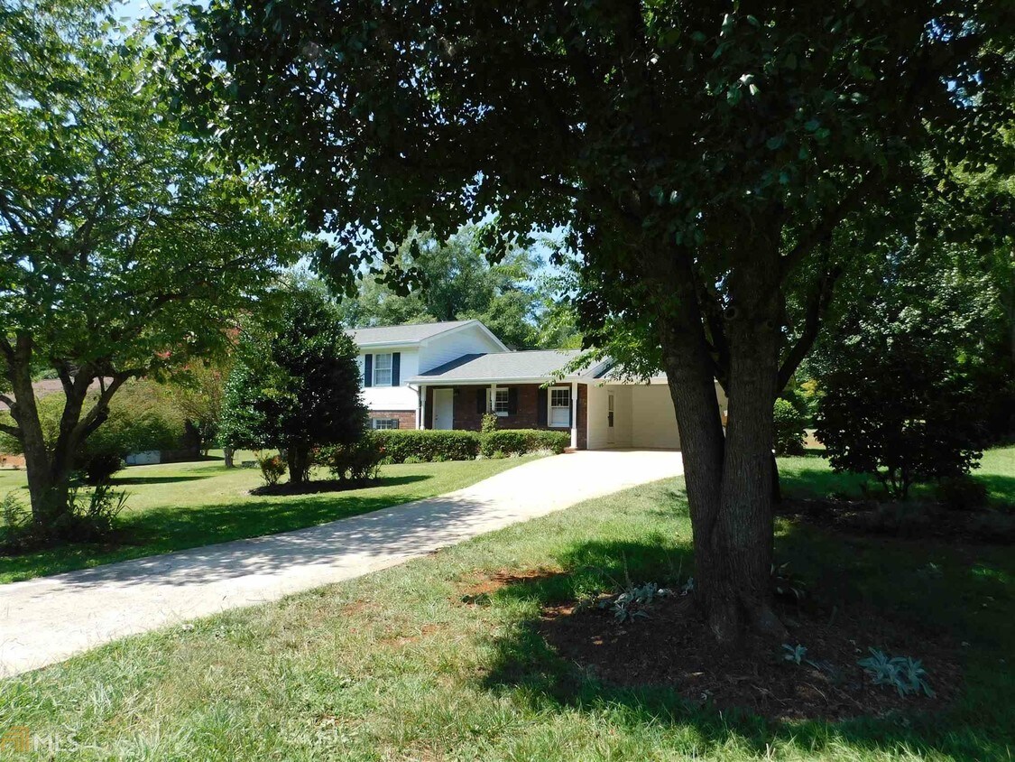 Primary Photo - 1761 Bonnterre Dr