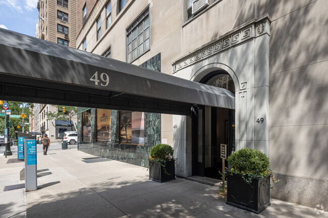 Entrance - 49 E 86th St