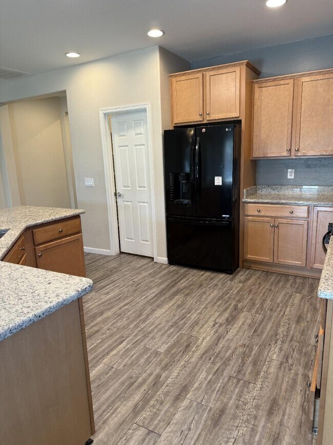 Foto del edificio - 3453 N San Marin Dr