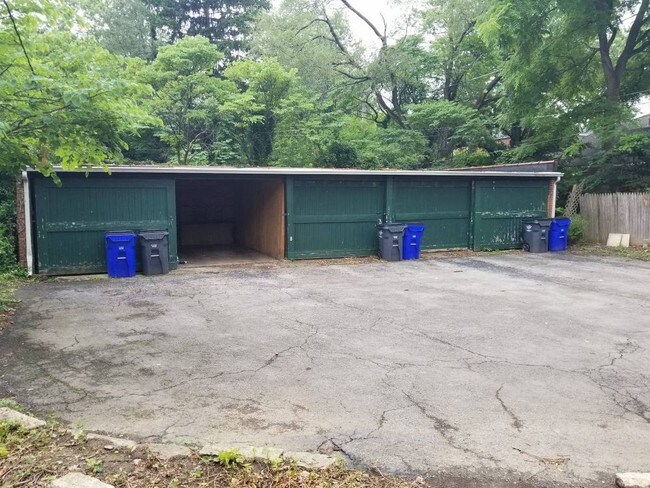 Foto del edificio - 208 w Pacemont