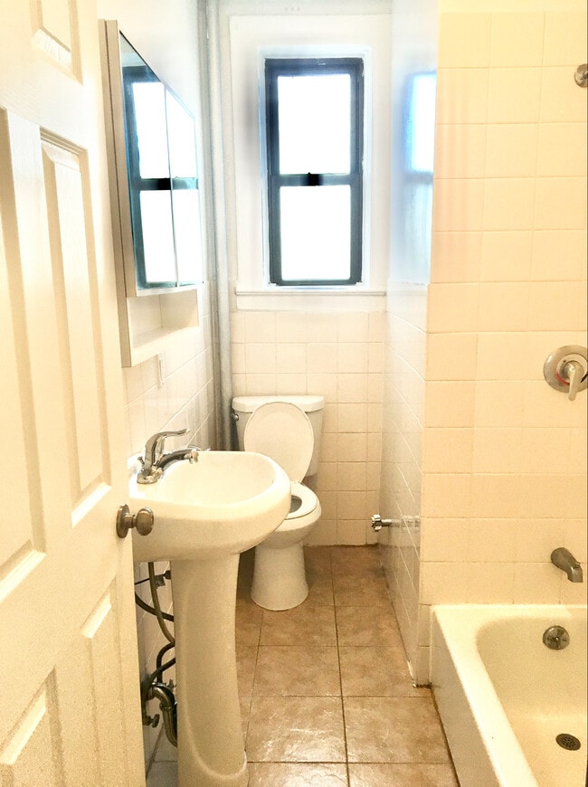 Foto del edificio - 4305 49th St