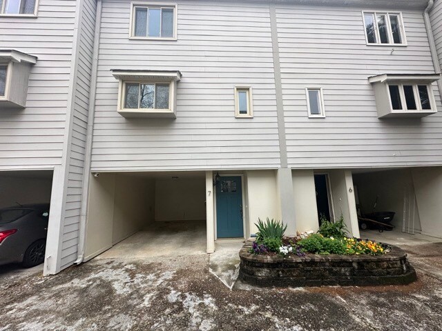 Foto del edificio - 835 Glendale Ter NE