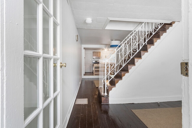 Building Photo - 2041 Pemberton St