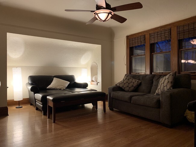 Sala de estar - 4466 N Cramer St