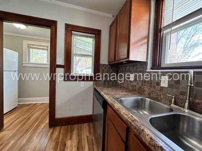 Building Photo - 3 Bed 1 Bath Home in West Toledo