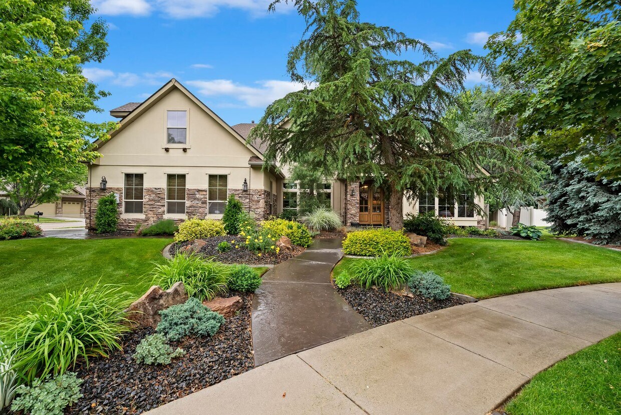 Stunning Furnished Home in Eagle House Rental in Eagle, ID