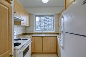 Building Photo - 3555 Chem. de la Côte-des-Neiges