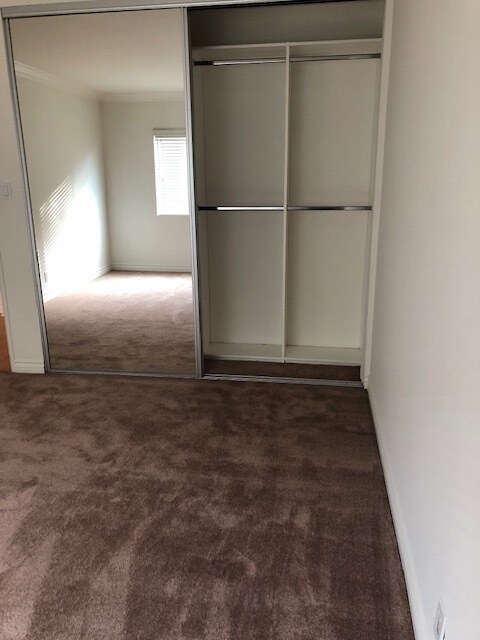 Custom closet - 14305 Magnolia Blvd