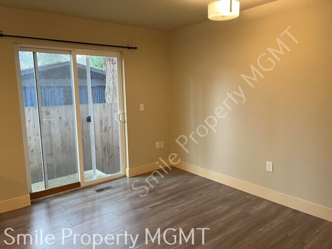 Building Photo - single house