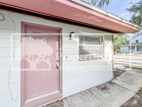 Building Photo - 725 E Lime St