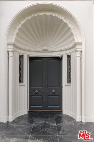 Foto del edificio - 809 N Hillcrest Rd