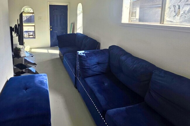 Building Photo - 13433 Topeka St