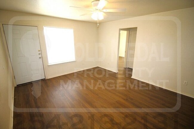 Building Photo - 2807 Leroy Cir