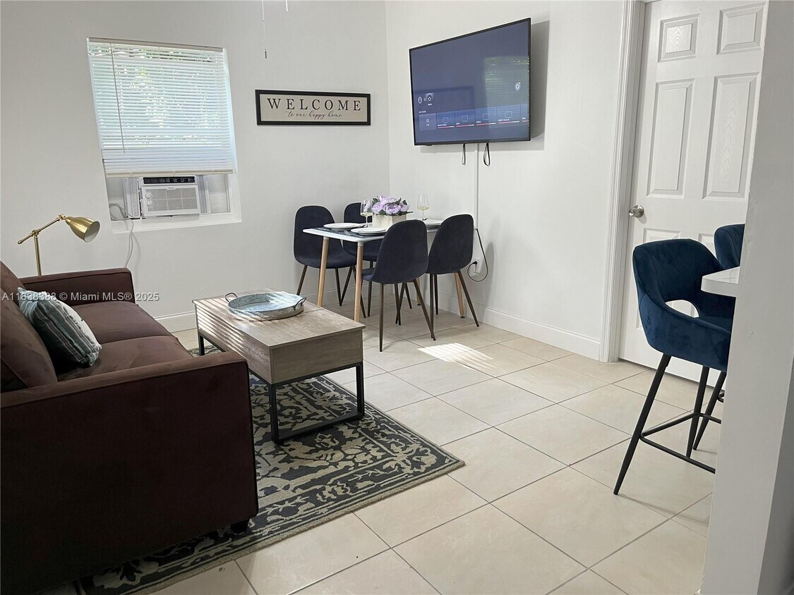 Foto principal - 1040 SW 28th St