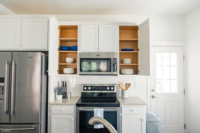 Building Photo - 5 br, 3 bath House - 1285 Lady Campbell Drive