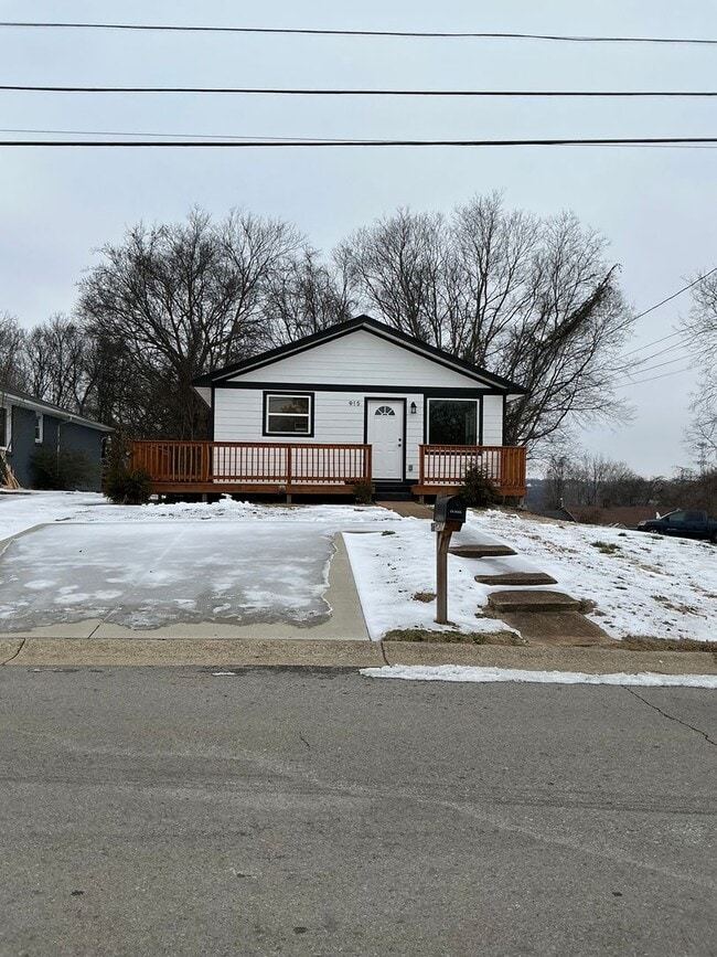 Building Photo - 915 Shearor St