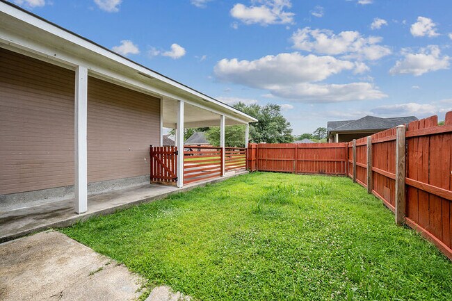Foto del edificio - 17418 Deer Lake Ave