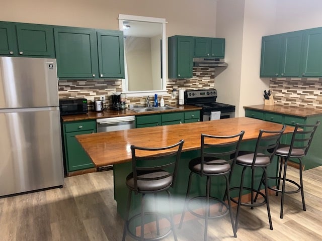 Kitchen - 1031 Purcell Ave