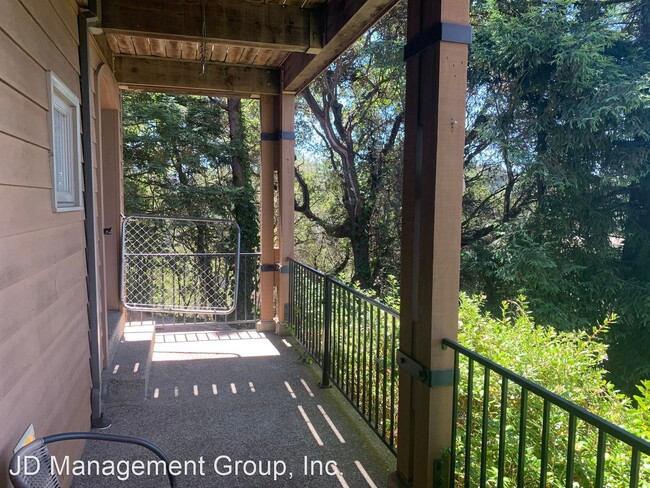 Building Photo - 1 br, 1 bath House - 64 Roble Rd