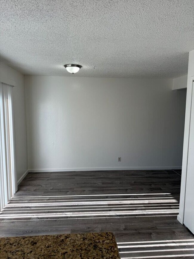 Building Photo - Great 2-Story Townhome