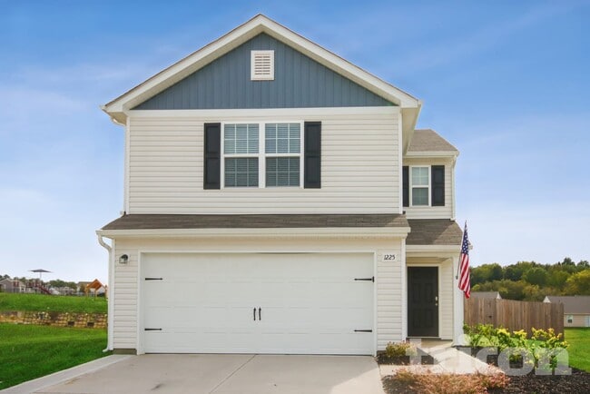 Building Photo - 1225 Standing Oak Dr