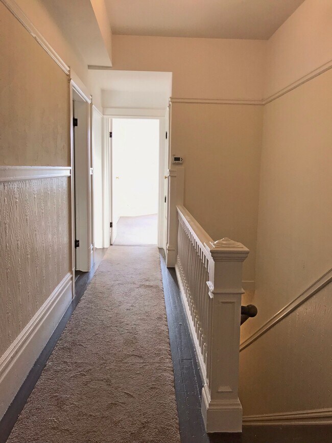 Building Photo - 2467 Folsom St