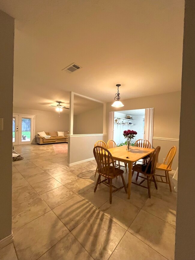 Building Photo - 3737 Hackberry Ln