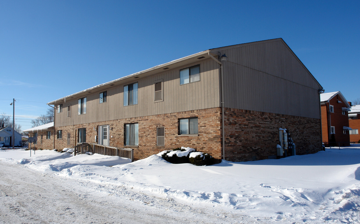 Building Photo - 16481 E 10 Mile Rd